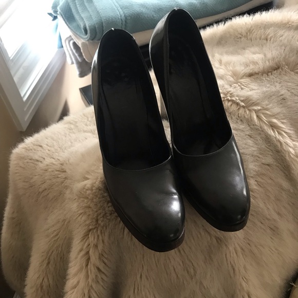 Authentic Gucci shoes - Picture 1 of 7
